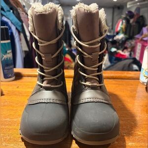 Kids thermolite boots size 13